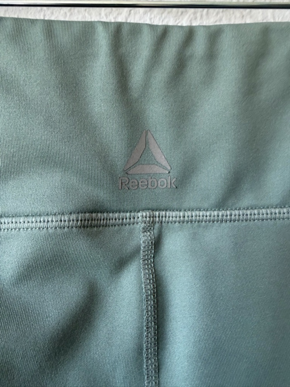 Reebok Focus Capri Compression Leggings: Side Pockets, EUC, Sage Green, Large - Picture 6 of 13